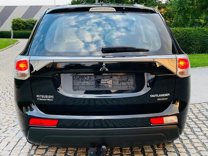 Mitsubishi Outlander 2.0i 1.MAJITEL KAMERA TAŽNÉ - fotka 13 z 43