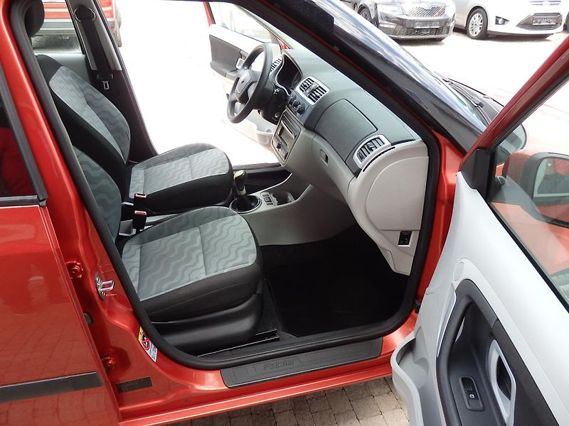 Škoda Fabia 1.4 16V KLIMA ZÁLOHOVÁNO - fotka 11 z 15