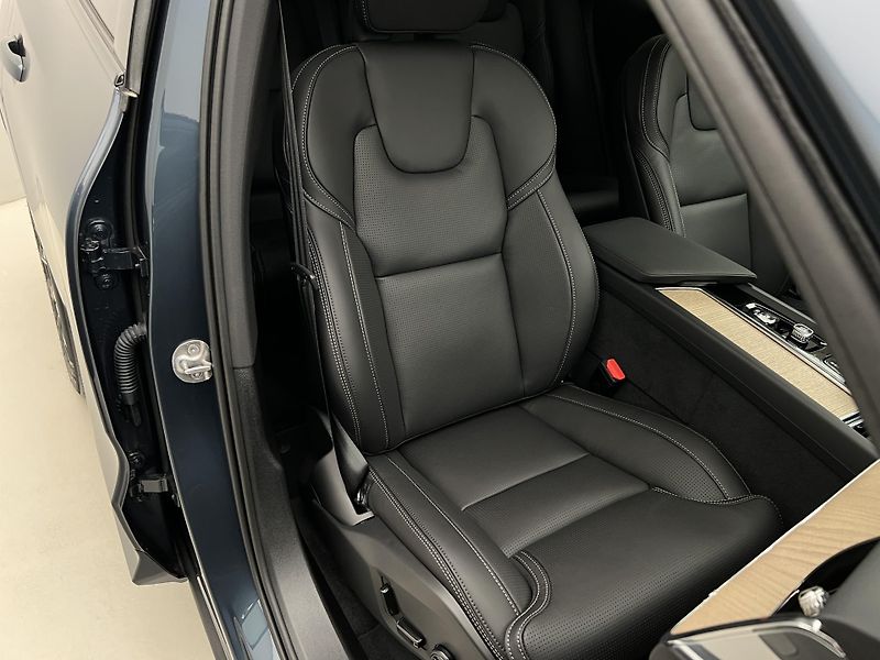 Volvo XC60 (2026) T6 AWD RECHARGE DARK PLUS AUT - fotka 25 z 45