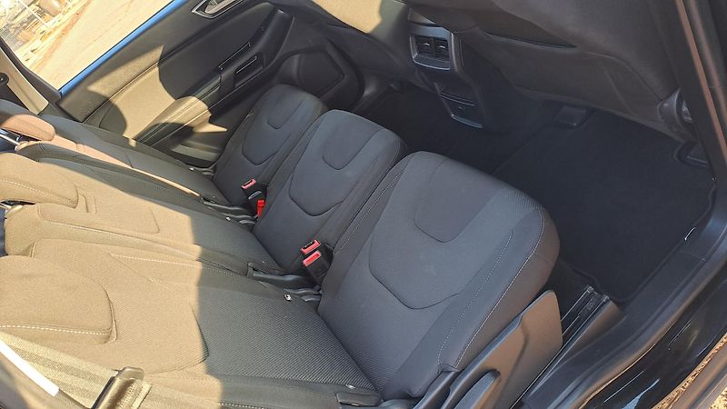 Ford S-MAX 2.0 EcoBlue Titanium REZERVACE - fotka 11 z 30