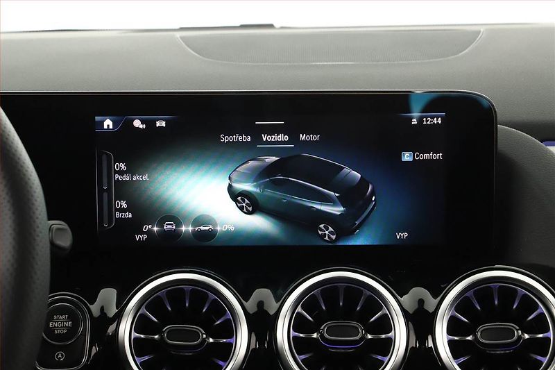 Mercedes-Benz GLA (2025) 220 4MATIC - fotka 17 z 23