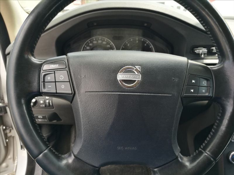 Volvo V70 2,4 D - fotka 6 z 17