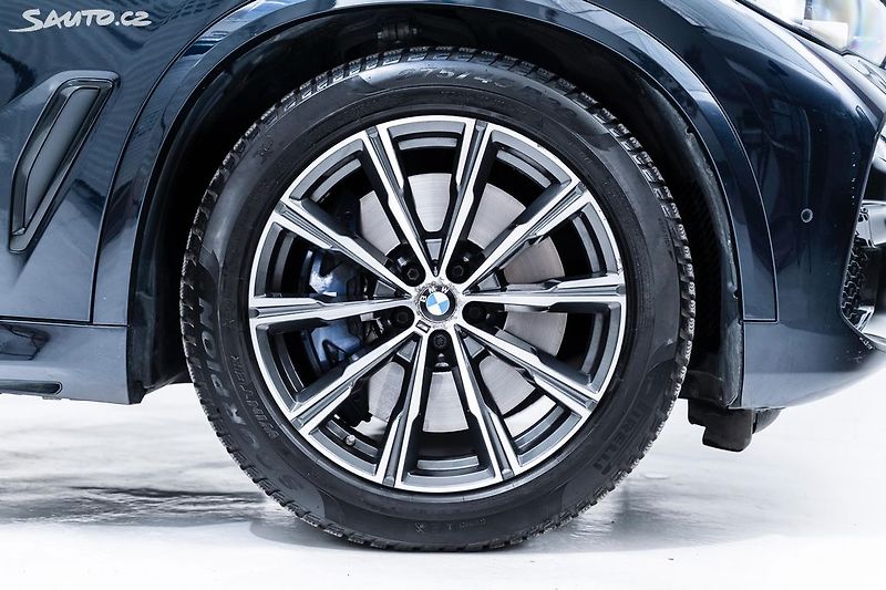 BMW X5 xDrive30d*servis*plná výbava - fotka 11 z 47