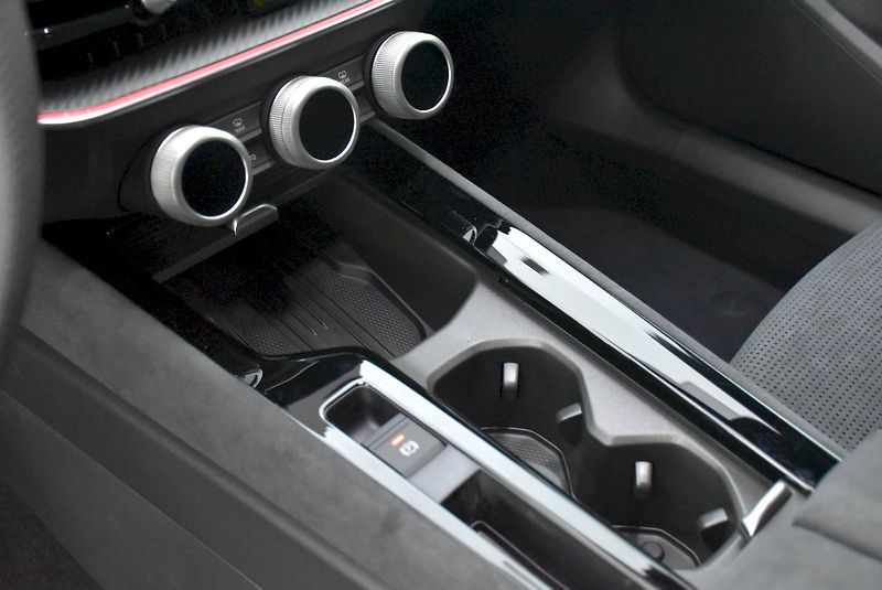 Škoda Superb (2025) Combi Sportline 2,0 TDI 142 kW - fotka 11 z 42
