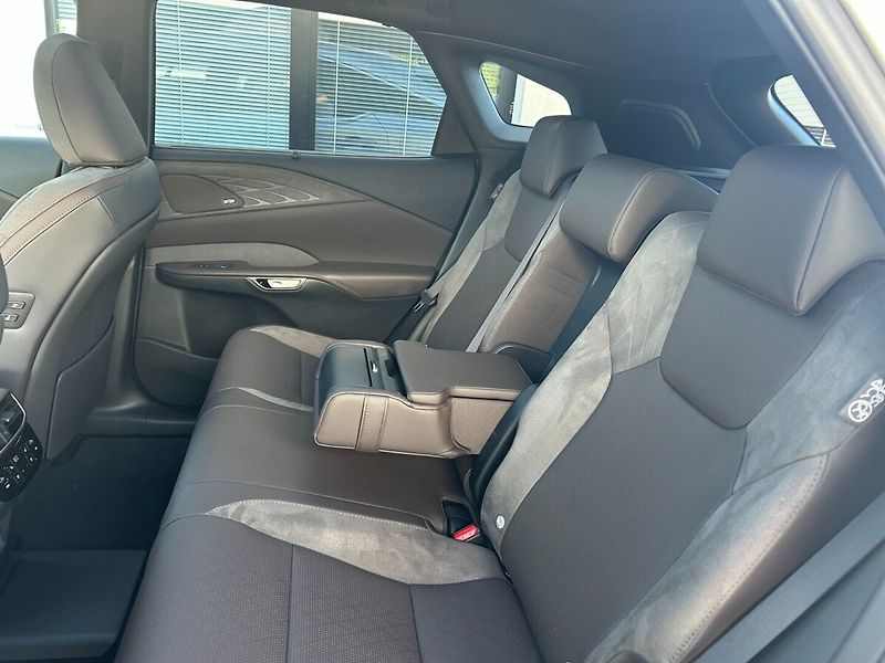 Lexus RX 450h+ 2.5 PHEV LUXURY PANORAMI - fotka 8 z 15