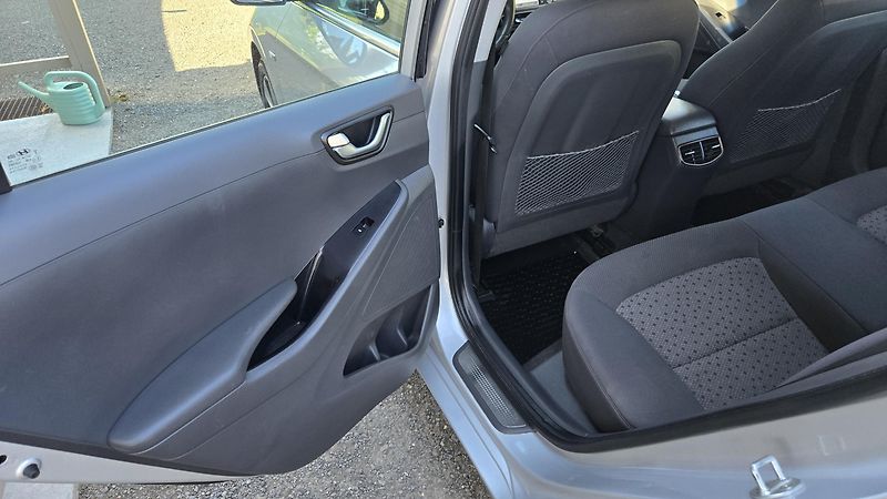 Hyundai Ioniq ELECTRIC DRIVE 88KW STYLE  - fotka 17 z 48