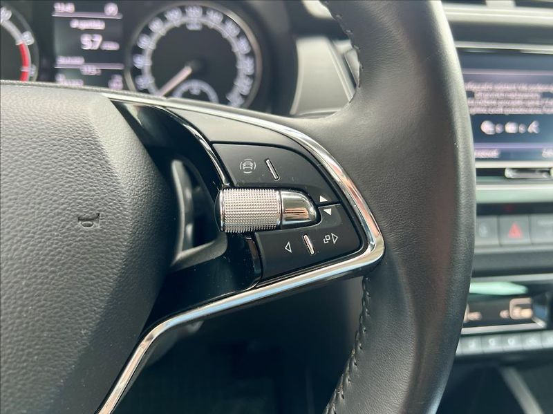 Škoda Fabia 1,0 STYLE / LED / kamera / ČR - fotka 25 z 48