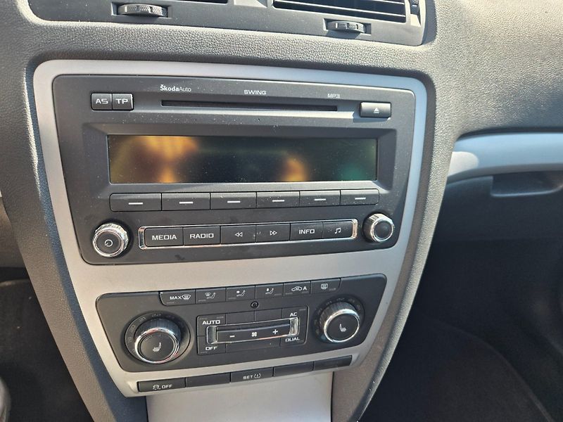 Škoda Octavia (2013) 2.0 TDI Serviska - fotka 13 z 31