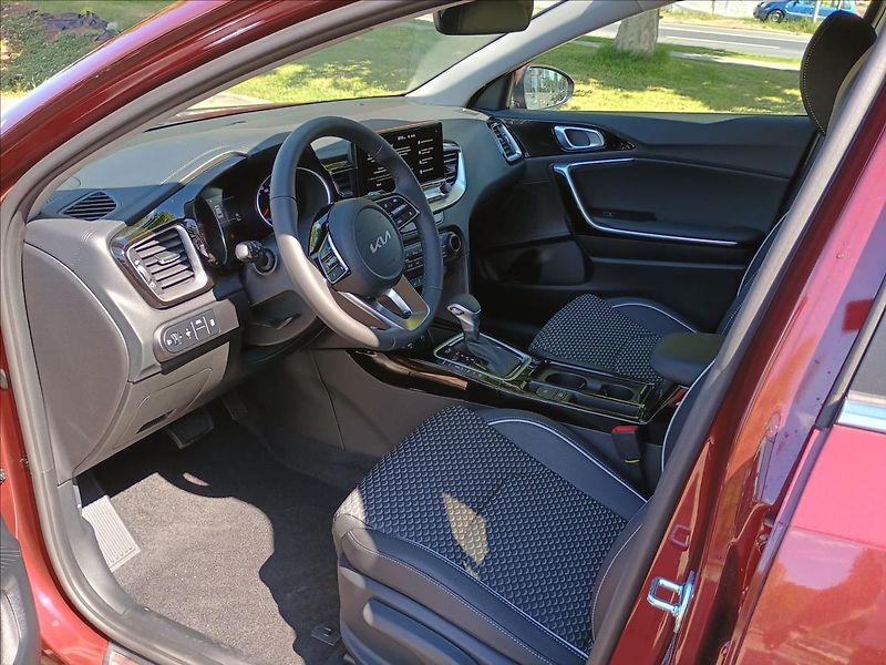 Kia XCeed (2026) 1,6 T-GDi GPF 7DCT EXCLUSIVE 1 - fotka 6 z 7