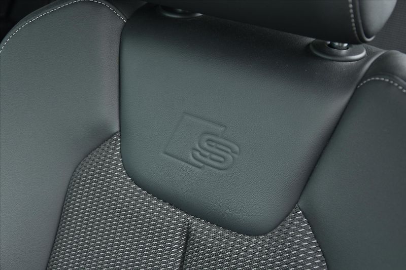 Audi A1 40TFSI 147kW S-LINE SERV.KNIHA - fotka 12 z 31