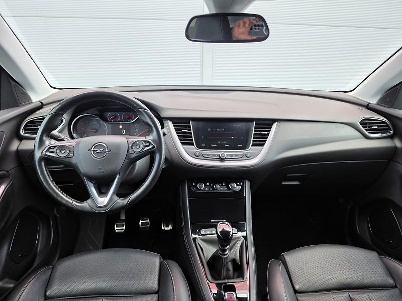 Opel Grandland X 1.5CDTi 96kW Ultimate LED 1Maj - fotka 8 z 27
