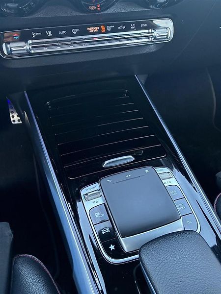 Mercedes-Benz GLB (2020) - fotka 16 z 18