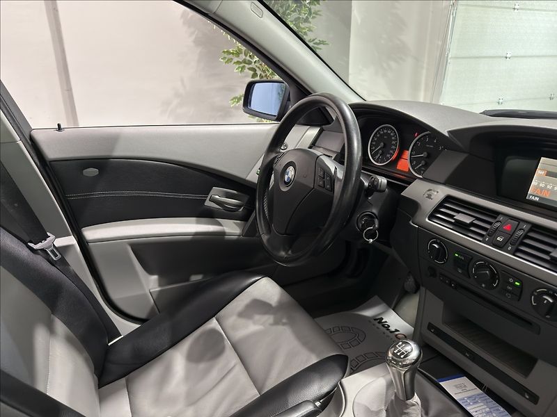 BMW Řada 5 2,2   520i V6 ANGEL SUPER STAV - fotka 21 z 38