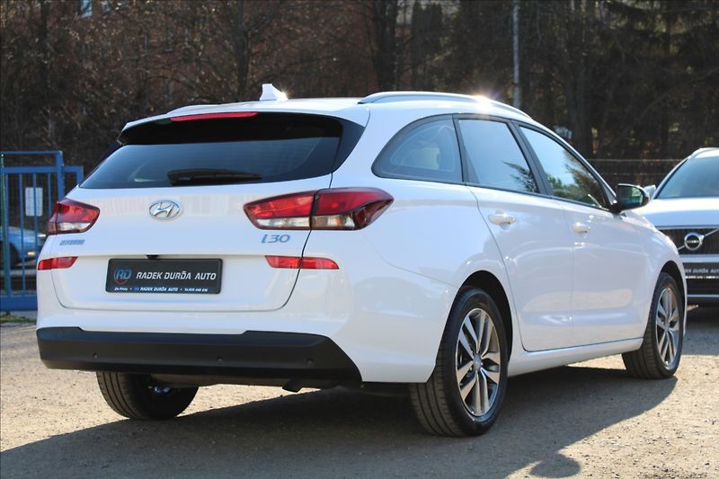 Hyundai i30 1,4 T-GDI  NOVÉ V ČR,1.MAJITEL - fotka 5 z 41
