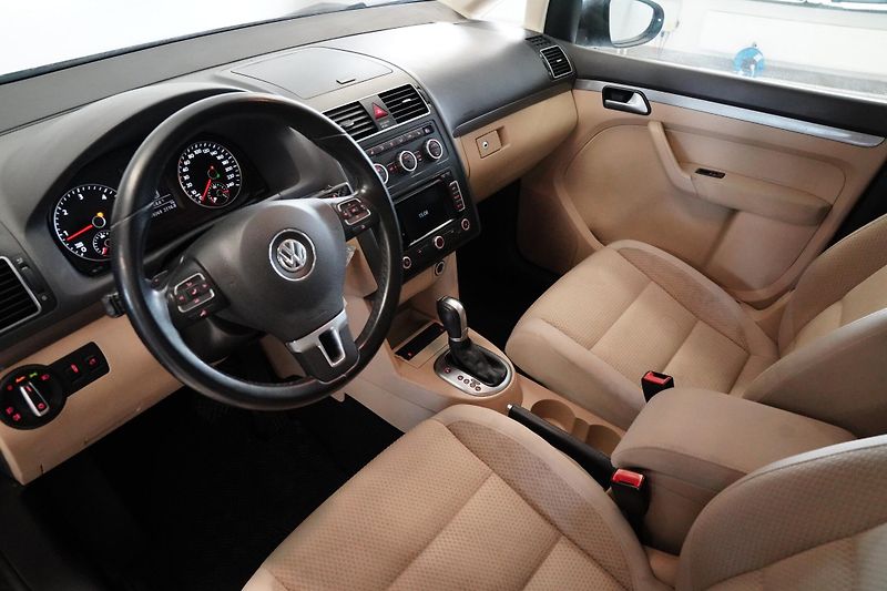 Volkswagen Touran - fotka 14 z 25