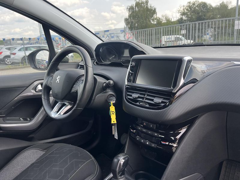 Peugeot 2008 (2016) 1.2 PURETECH - fotka 14 z 16