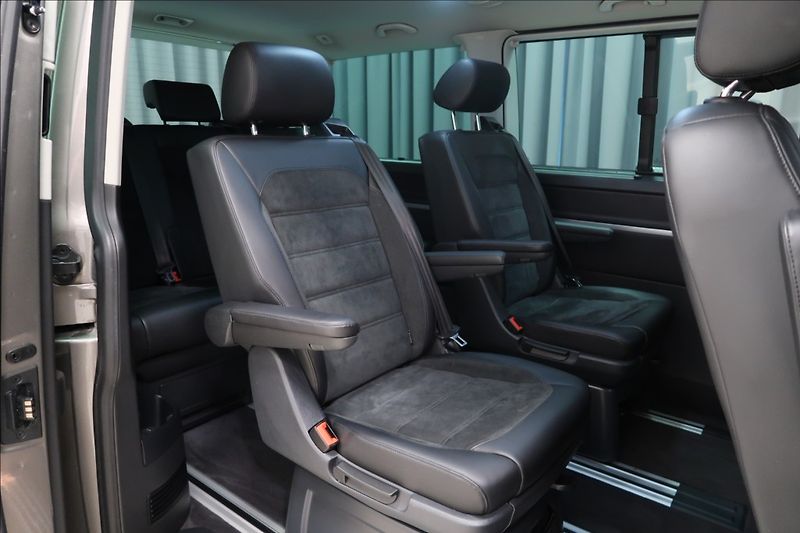 Volkswagen Multivan 2,0 TDI DSG 4MOTION HIGHLINE - fotka 36 z 45