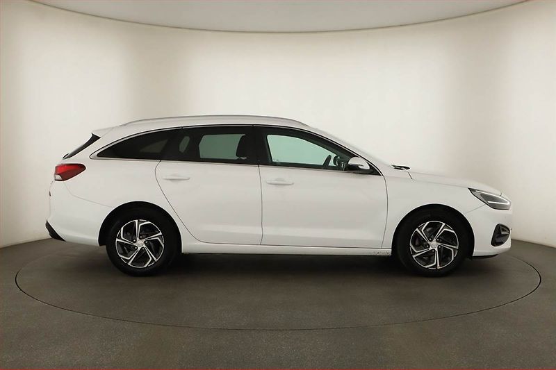 Hyundai i30 (2023) 1.0 T-GDI, Automat, ČR,1.maj - fotka 6 z 14