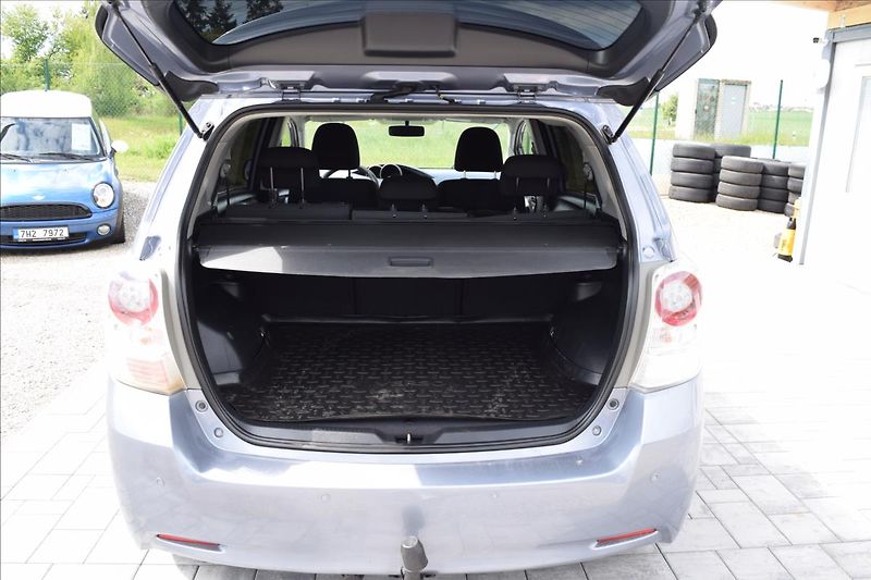 Toyota Verso 1,6 i 97KW NÍZKÉ KM 2XKOLA - fotka 25 z 48