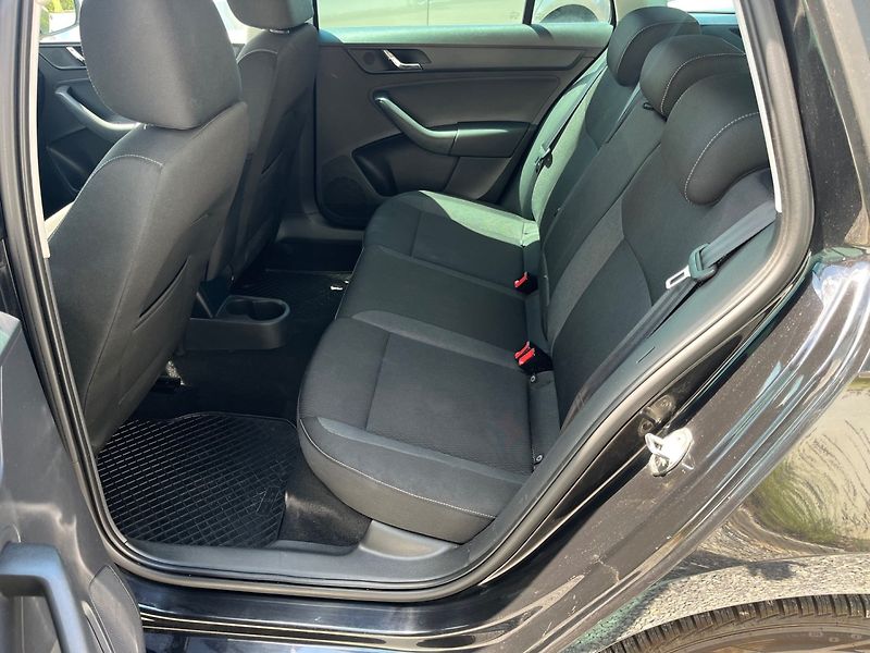 Škoda Rapid (2014) 1.6 TDi Velmi pěkný - fotka 8 z 15