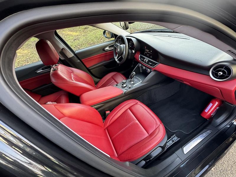 Alfa Romeo Giulia (2018) 2.2 jTDm Super Business plus A - fotka 13 z 20
