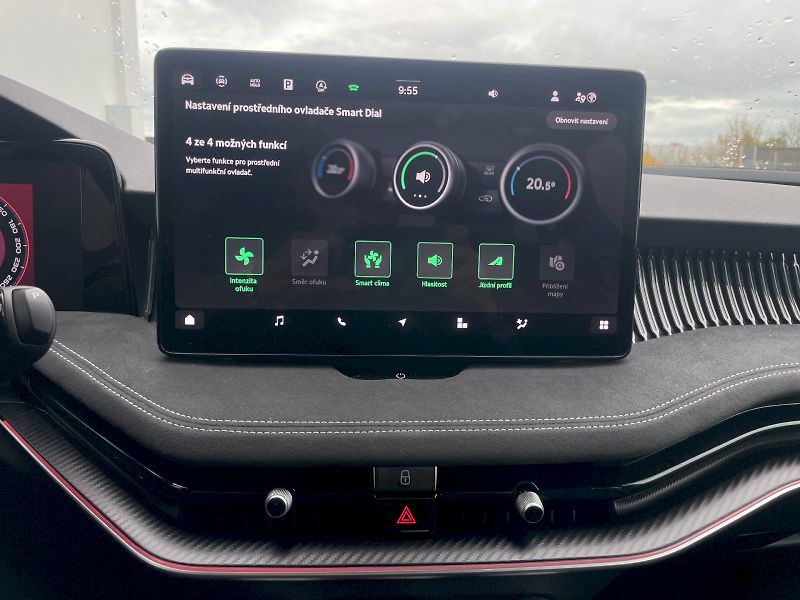 Škoda Superb (2025) COMBI Sportline TD 110 / 2.0 A - fotka 53 z 61