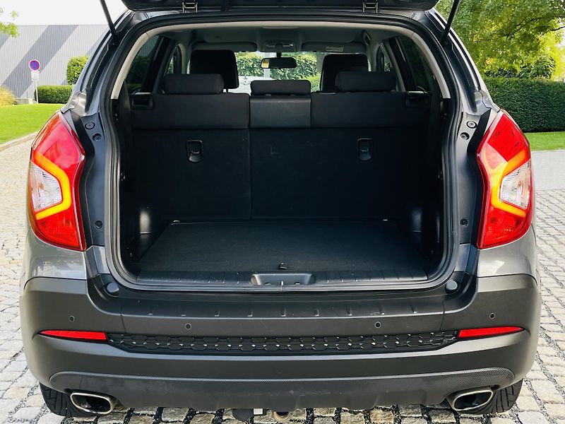 SsangYong Korando 2.0i MAN 1.MAJ SERVISKA TAŽNÉ - fotka 19 z 41