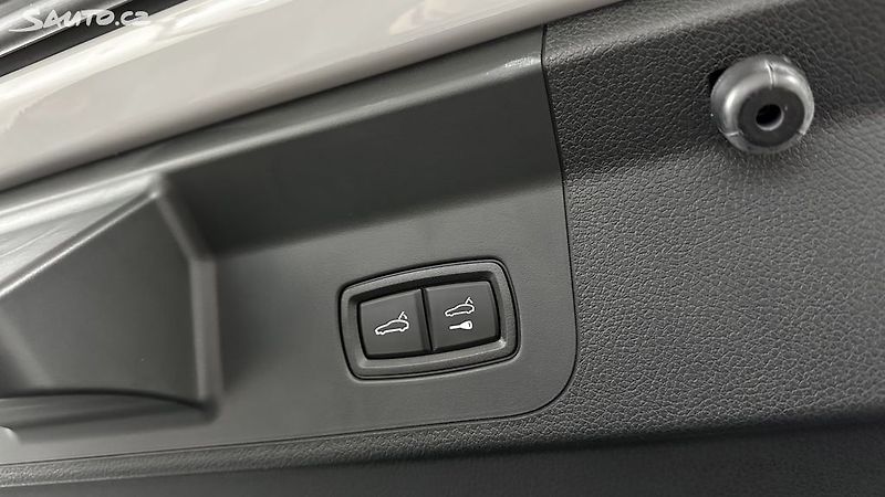 Porsche Panamera TURBO S E-HYBRID 700 koní - fotka 24 z 51