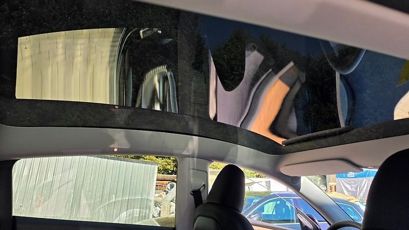 Tesla Model Y (2023) LR AWD DE Záruka SoH 93% - fotka 15 z 37