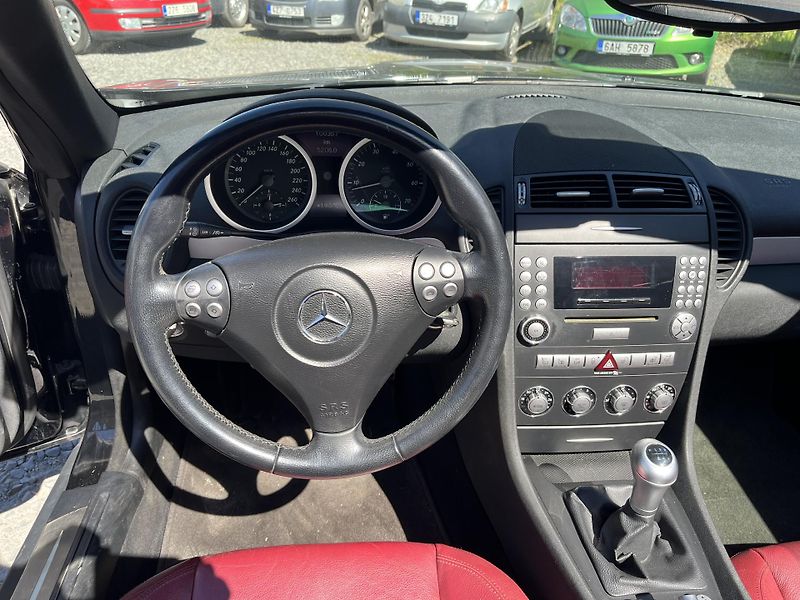 Mercedes-Benz SLK (2005) 350 V6 200 Kw AMG paket ČR!!! - fotka 15 z 18