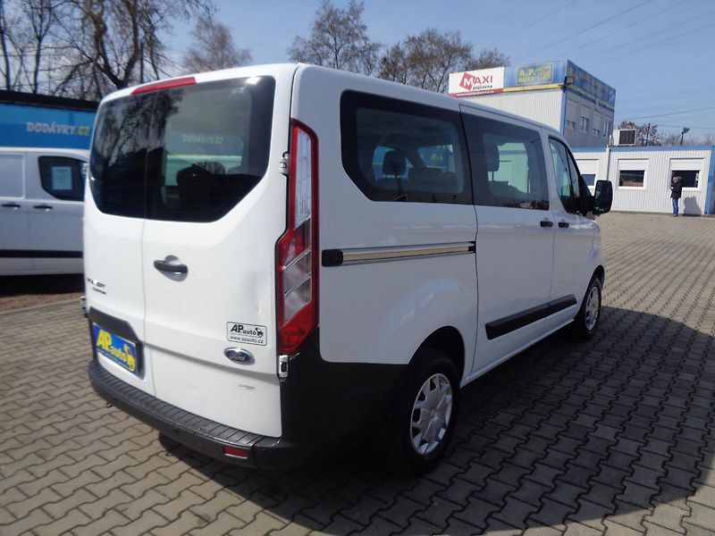Ford Transit Custom 2,0 TDCI  L1H1 8MÍST BUS KLIMA - fotka 12 z 41