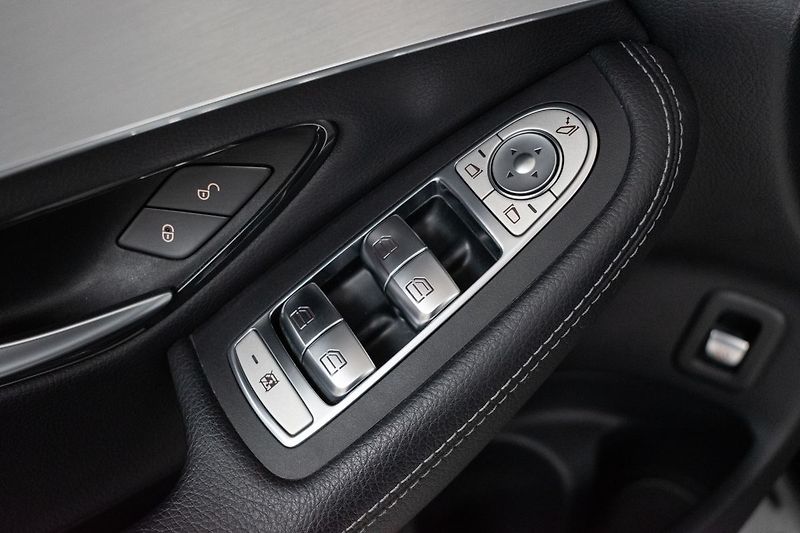 Mercedes-Benz GLC 220d AMG*4MATIC*AIRMATIC*DPH* - fotka 15 z 43