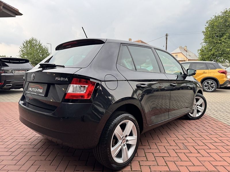 Škoda Fabia (2017) 1.2TSi Style Navi Digi Klima - fotka 2 z 49
