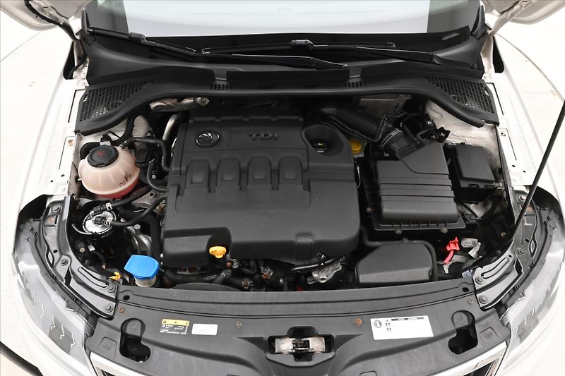 Škoda Rapid 1,6 TDI 85kW Style Záruka až 5 - fotka 9 z 29