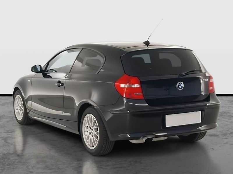 BMW Řada 1 (2009) 116i, Tempomat, Park. senzory - fotka 4 z 21