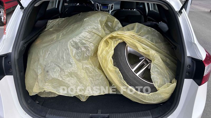 Hyundai i30 (2014) 1.6 GDi, ČR, Trikolor - fotka 4 z 4