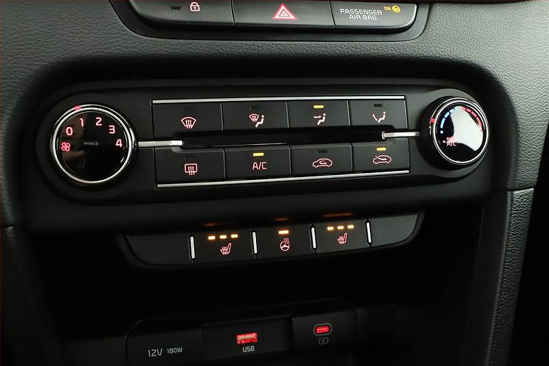 Kia Ceed (2023) Spin 1.5 T-GDI, ČR,1.maj - fotka 13 z 19