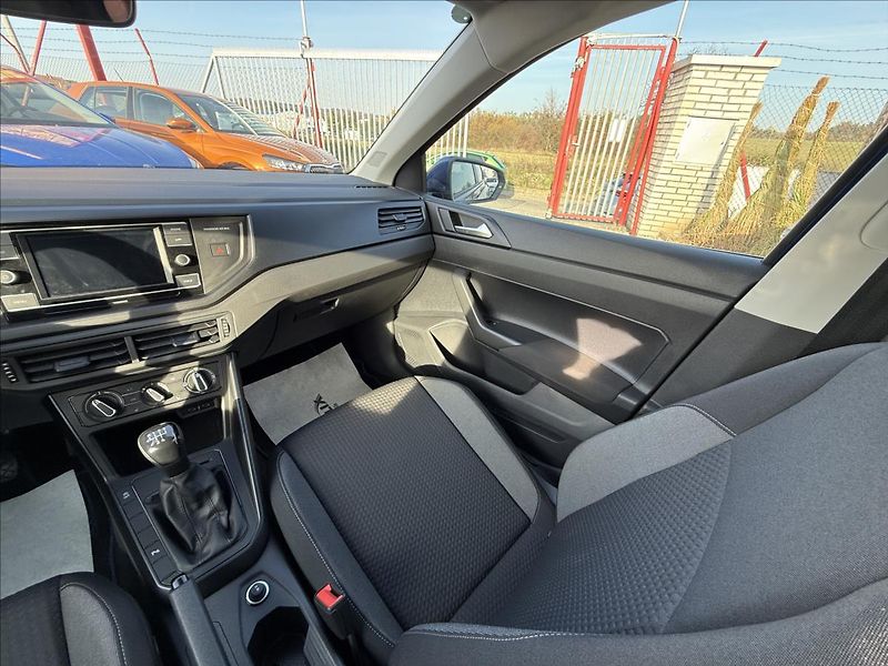 Volkswagen Polo TSI 70kW FACE VIRTUAL 15tKm - fotka 20 z 26