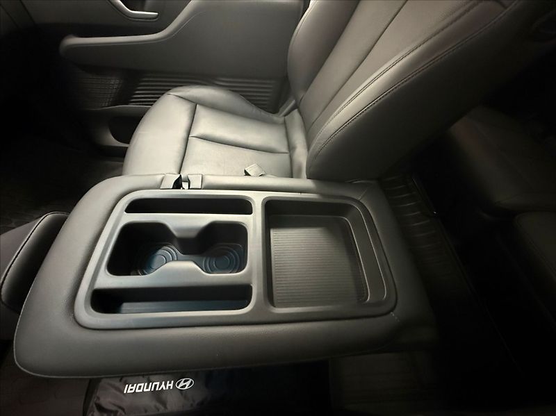 Hyundai Staria 2,2 CRDI PREMIUM LUXURY PANO - fotka 9 z 26