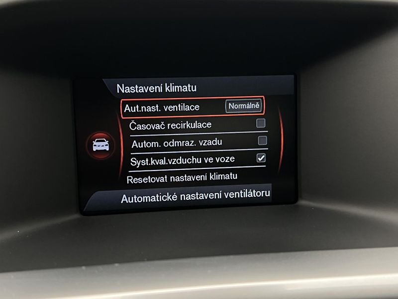 Volvo V60 CC D4 KINETIC AUT CZ - fotka 32 z 35
