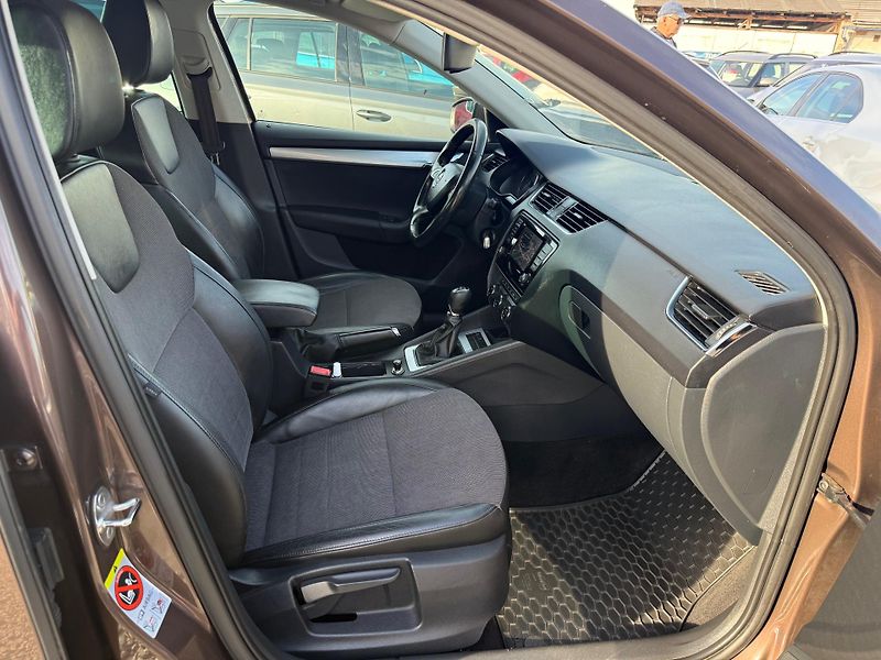 Škoda Octavia 2.0 TDI ELEGANCE - fotka 10 z 13