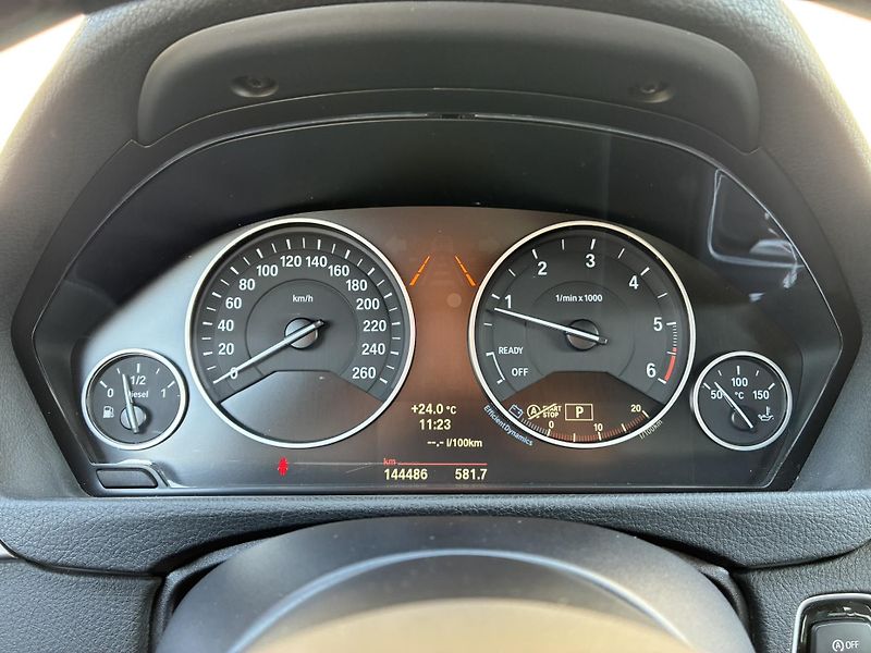 BMW Řada 3 320d 135kW xDrive - fotka 16 z 26