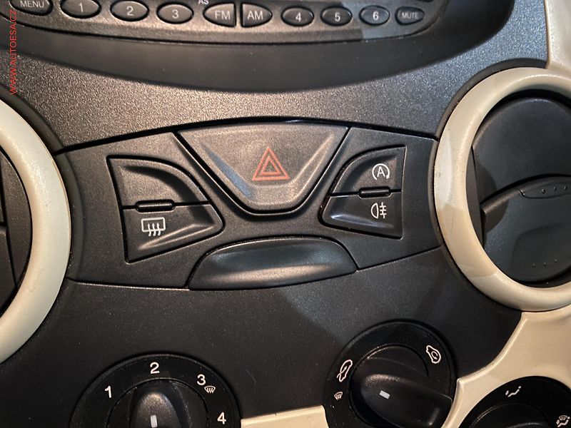Ford Ka (2011) 1.2i, 1.maj,ČR, AC - fotka 13 z 15