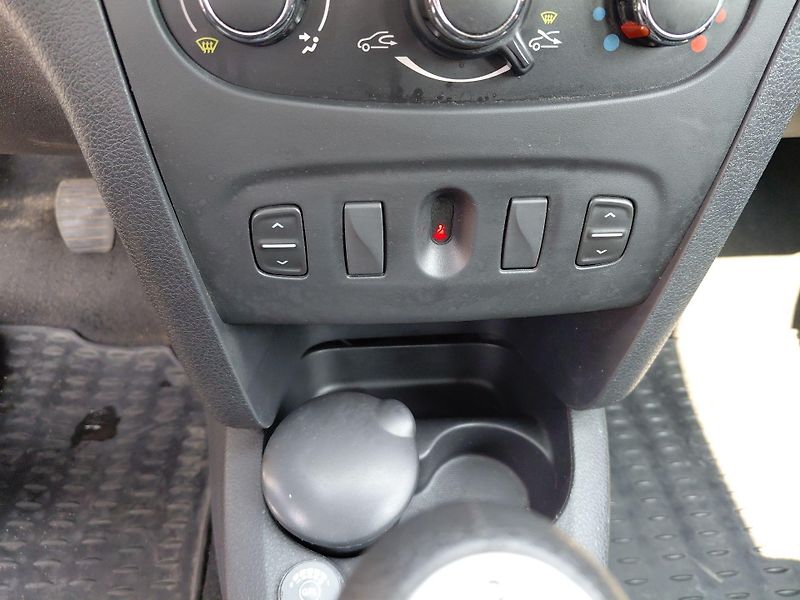 Dacia Logan (2014) 1.2 16V Arctica   - fotka 15 z 24