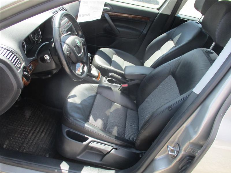 Škoda Octavia 1,4 TSI, Elegance, servis, - fotka 12 z 28