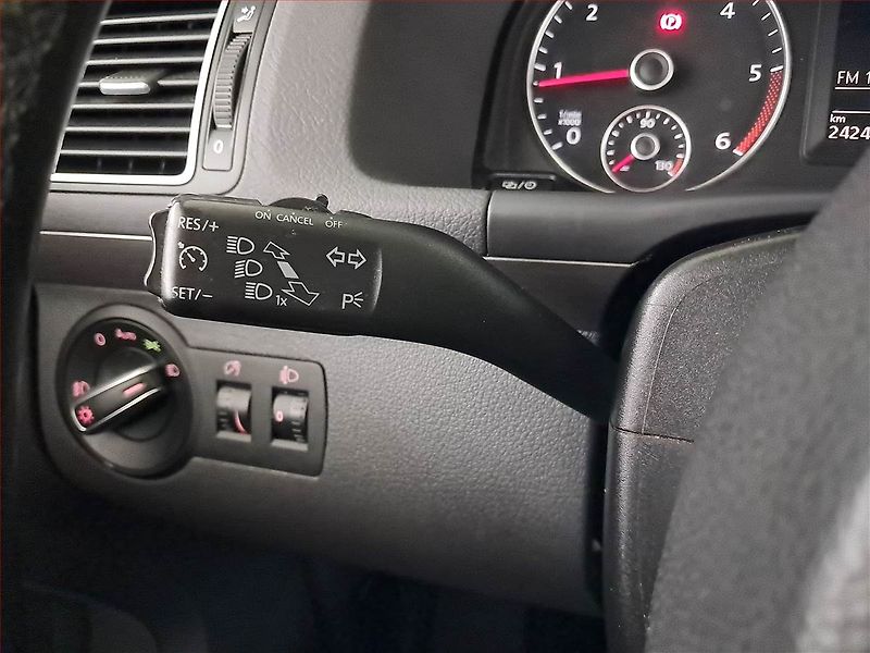 Volkswagen Touran (2013) 1.6 TDI, Serv.kniha, Navi - fotka 18 z 20
