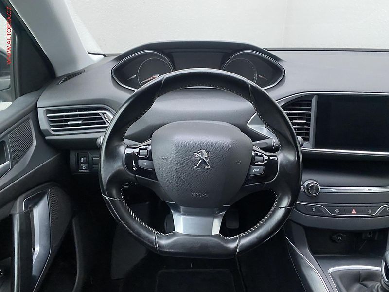 Peugeot 308 (2019) 1.5 HDi, Allure, navi - fotka 11 z 18