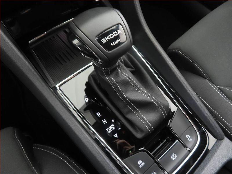 Škoda Karoq (2024) Sportline 2.0 TDI - fotka 13 z 15