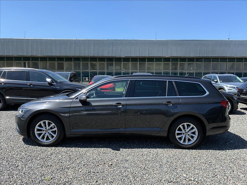 Volkswagen Passat 2,0 TDI,TAŽNÉ,WEBASTO - fotka 2 z 30
