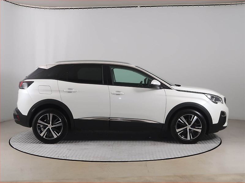 Peugeot 3008 (2017) Active 1.2 PureTech, Automat - fotka 6 z 18